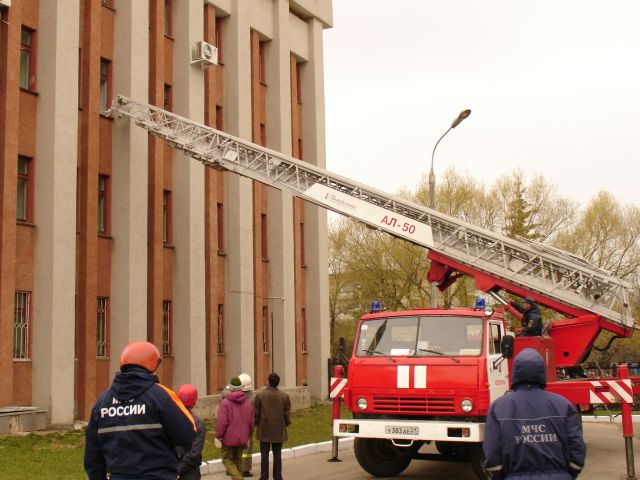 15:28 Отрабатывались действия при возникновении пожара в административном здании